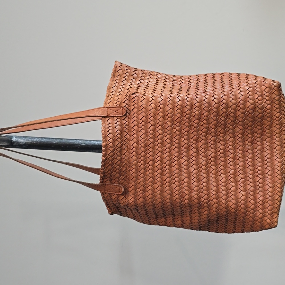 Madewell The Medium Transport Tote: Woven Leather Edition In Burnished Caramel - Picture 4 of 12